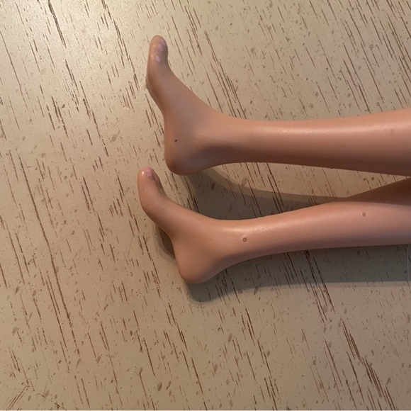 1999 Mattel Barbie Doll Flat Big Feet Blonde Hair sunglasses & earrings jointed - Picture 7 of 9